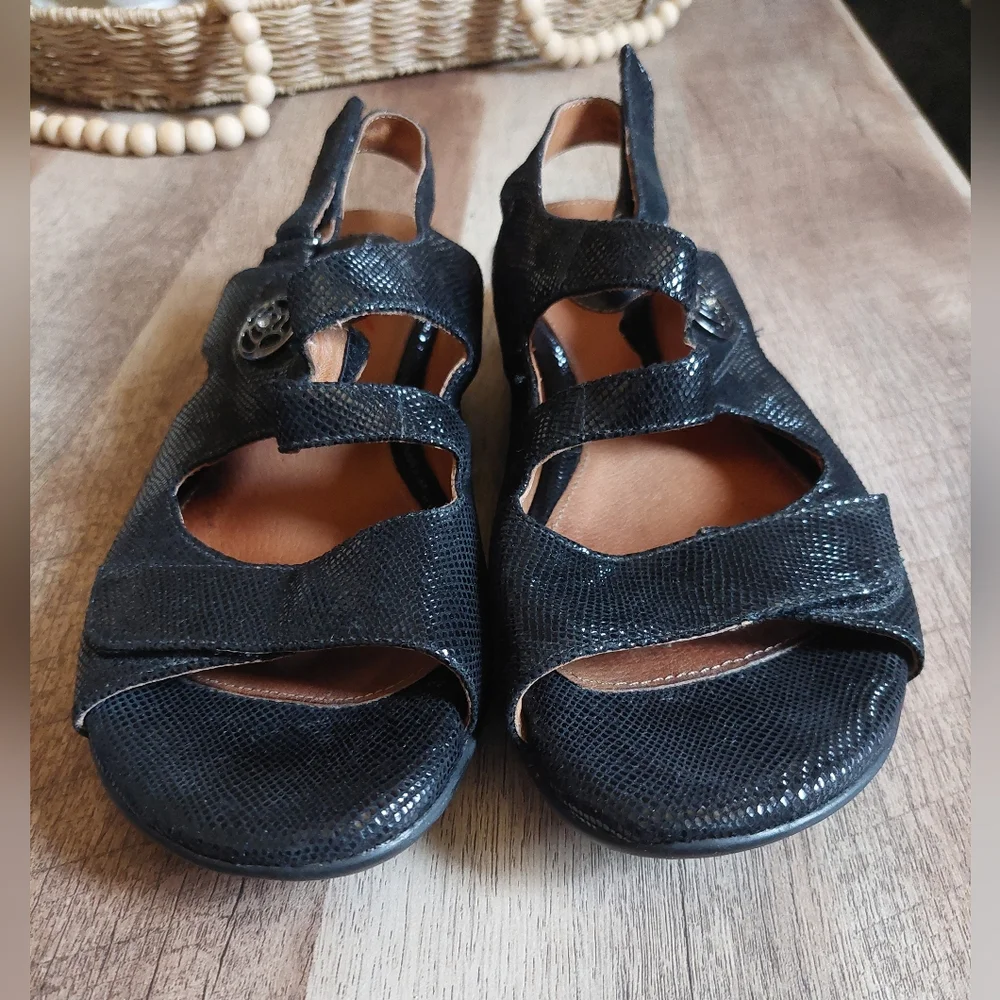 Clarks Artisan Women's Sandals Strappy Tiffani Aldora Black Leather 7.5W